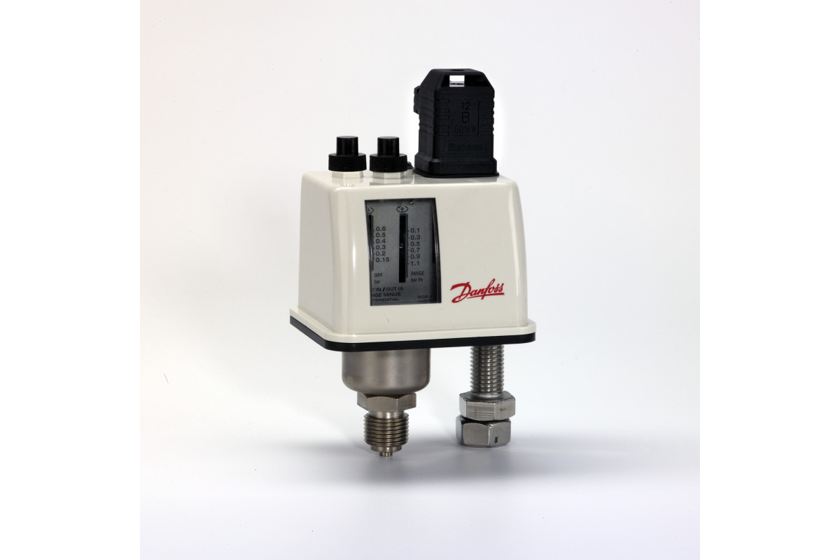 Danfoss 017B0002 — Реле давления BCP, диапазон настройки уставки 0,1-1,1 бар, дифференциал 0,15-0,6 бар, присоединение G 1/2