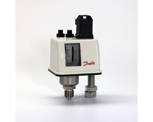 Danfoss 017B0002 — Реле давления BCP, диапазон настройки уставки 0,1-1,1 бар, дифференциал 0,15-0,6 бар, присоединение G 1/2