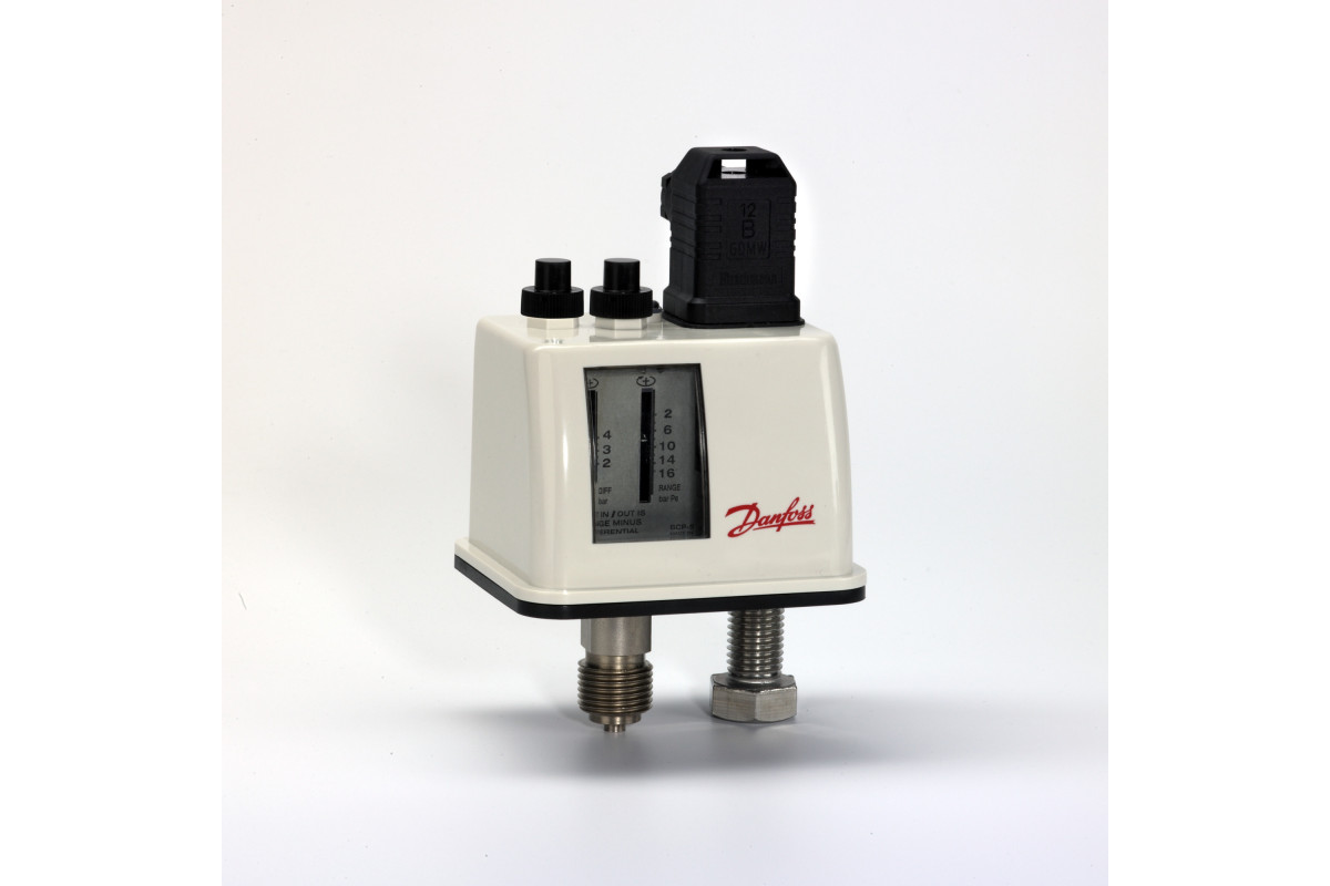 Danfoss 017B0010 — Реле давления BCP3, диапазон настройки уставки 0-2,5 бар, дифференциал 0,4-1 бар, присоединение G 1/2