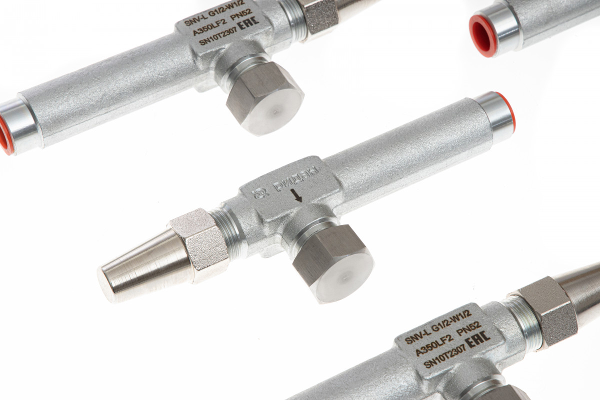 Ридан 148B3770R — Игольчатый запорный клапан SNV-L G1/2''- W1/2 L100 ANG с ниппелем DN 6